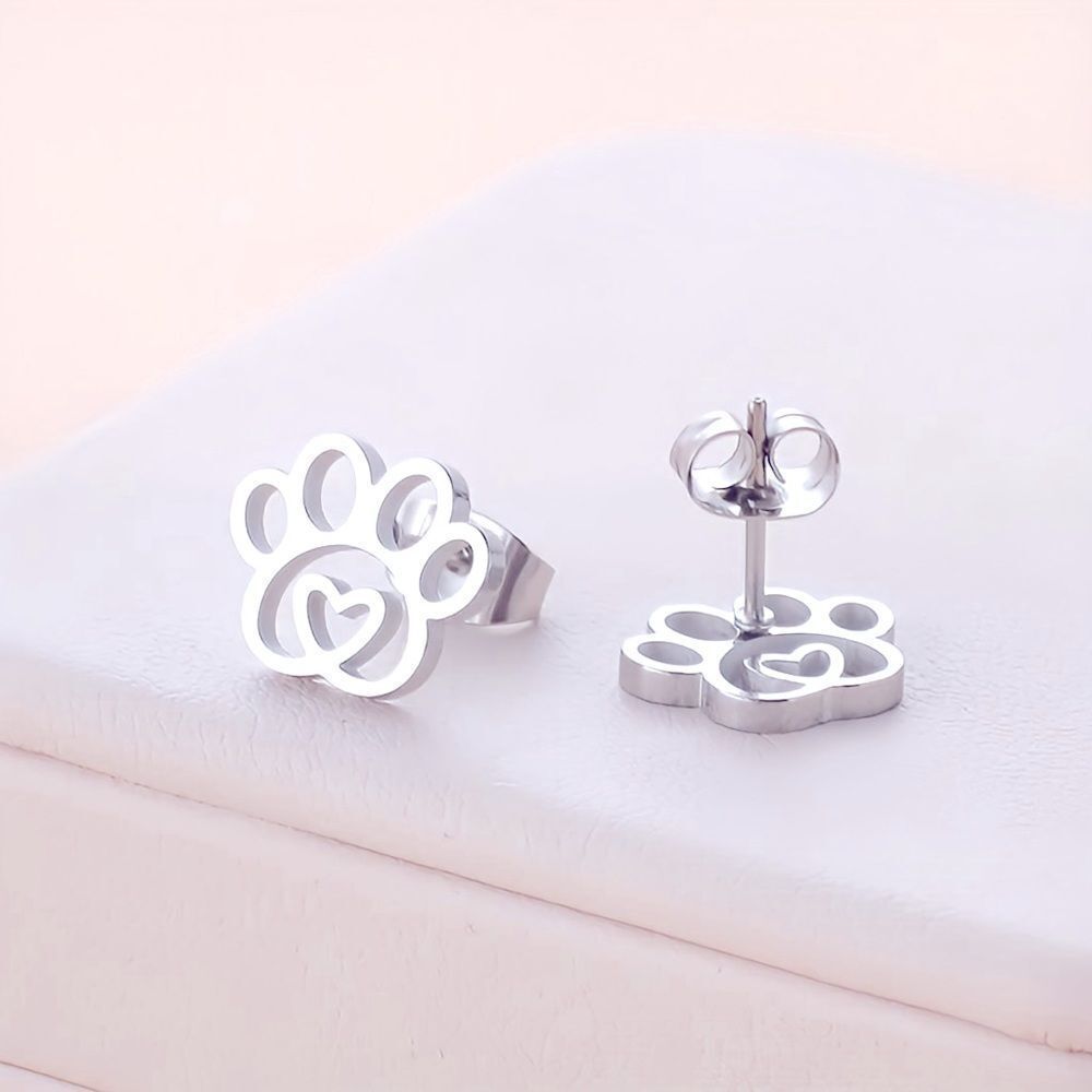 NWT ADORABLE PAW PRINT SILVER STUD EARRINGS FALL INTO WINTER WITH NEW JEWELRY